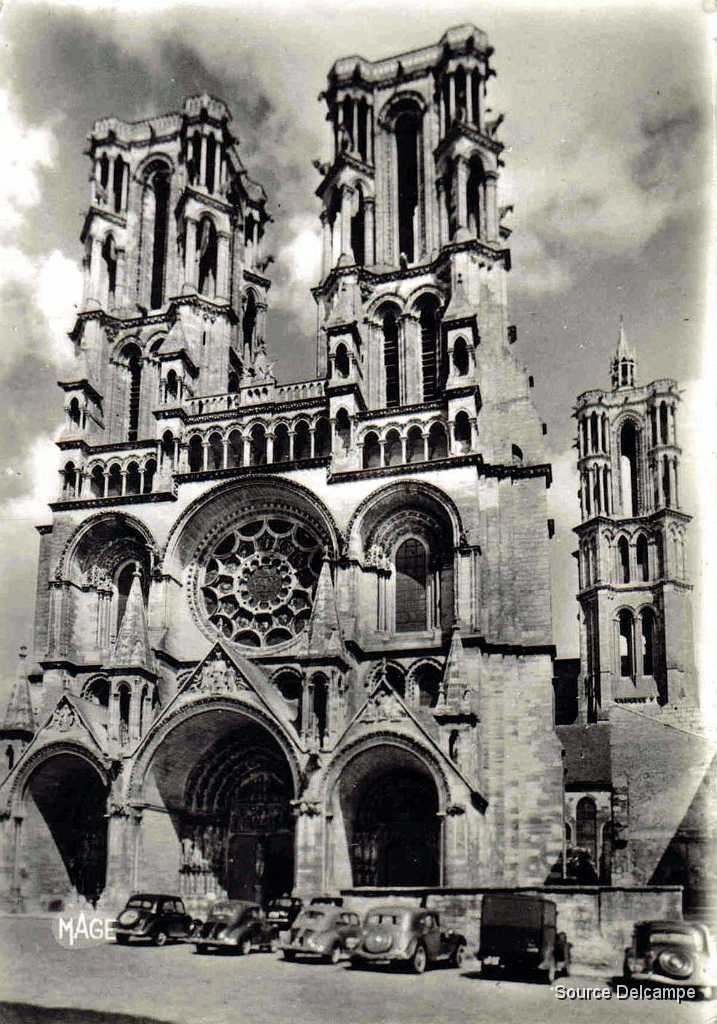 02 Laon La Cathedrale en 1959.jpg